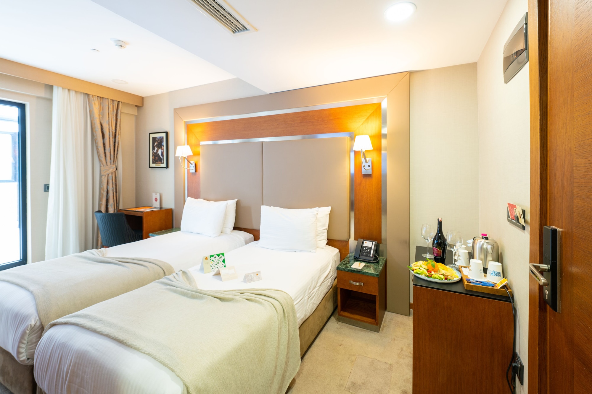 CONNECTING, FAMILY, DOUBLE OR TWIN BED