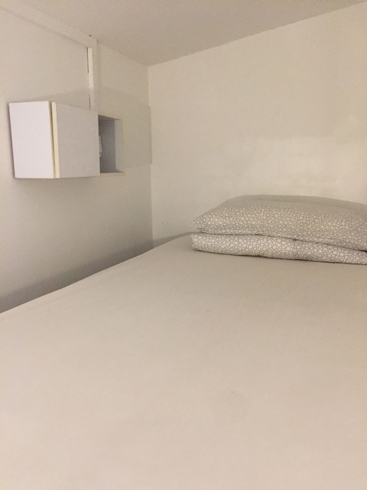 Royal Hostel Singapore 17/33