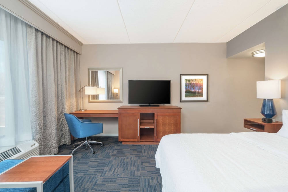 Hampton Inn & Suites Newburgh Stewart Airport 13/39