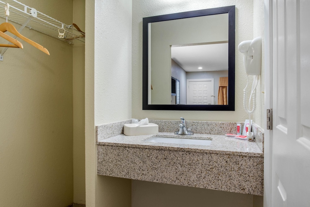 Econo Lodge Freeport - Brunswick Area 13/29