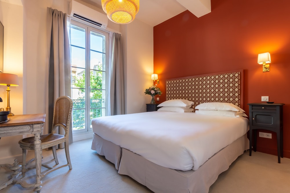 LUXURY, SUITE