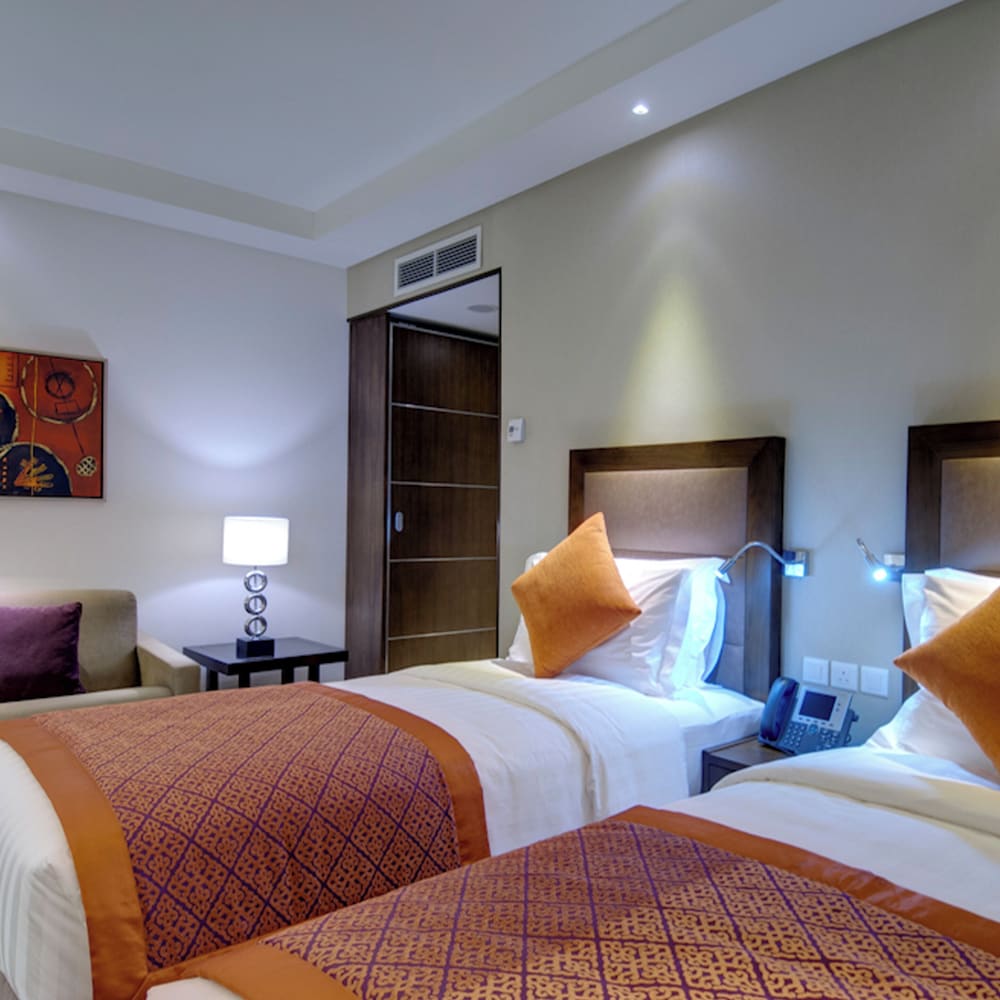 STANDARD, TWIN BEDS, CITY VIEW