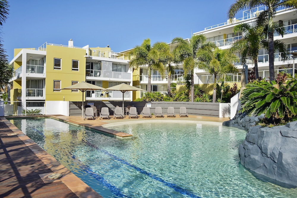 SEACHANGE COOLUM BEACH 36/76