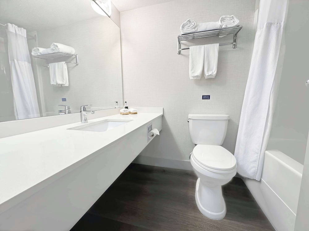 Coast Abbotsford Hotel And Suites 50/50