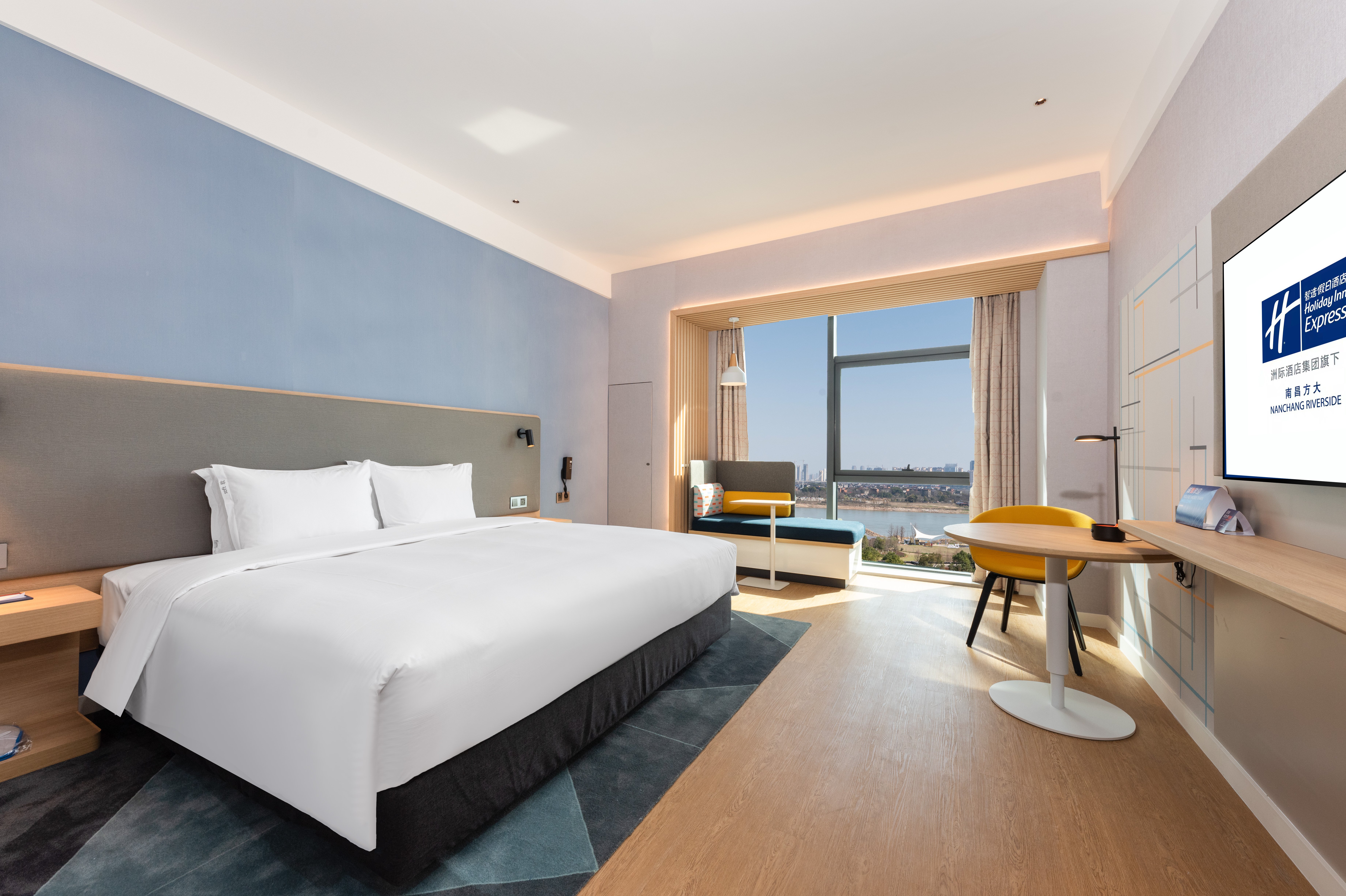 غرفة قياسية بسرير كينج بإطلالة على النهر، Holiday Inn Express Nanchang Riverside 2/2
