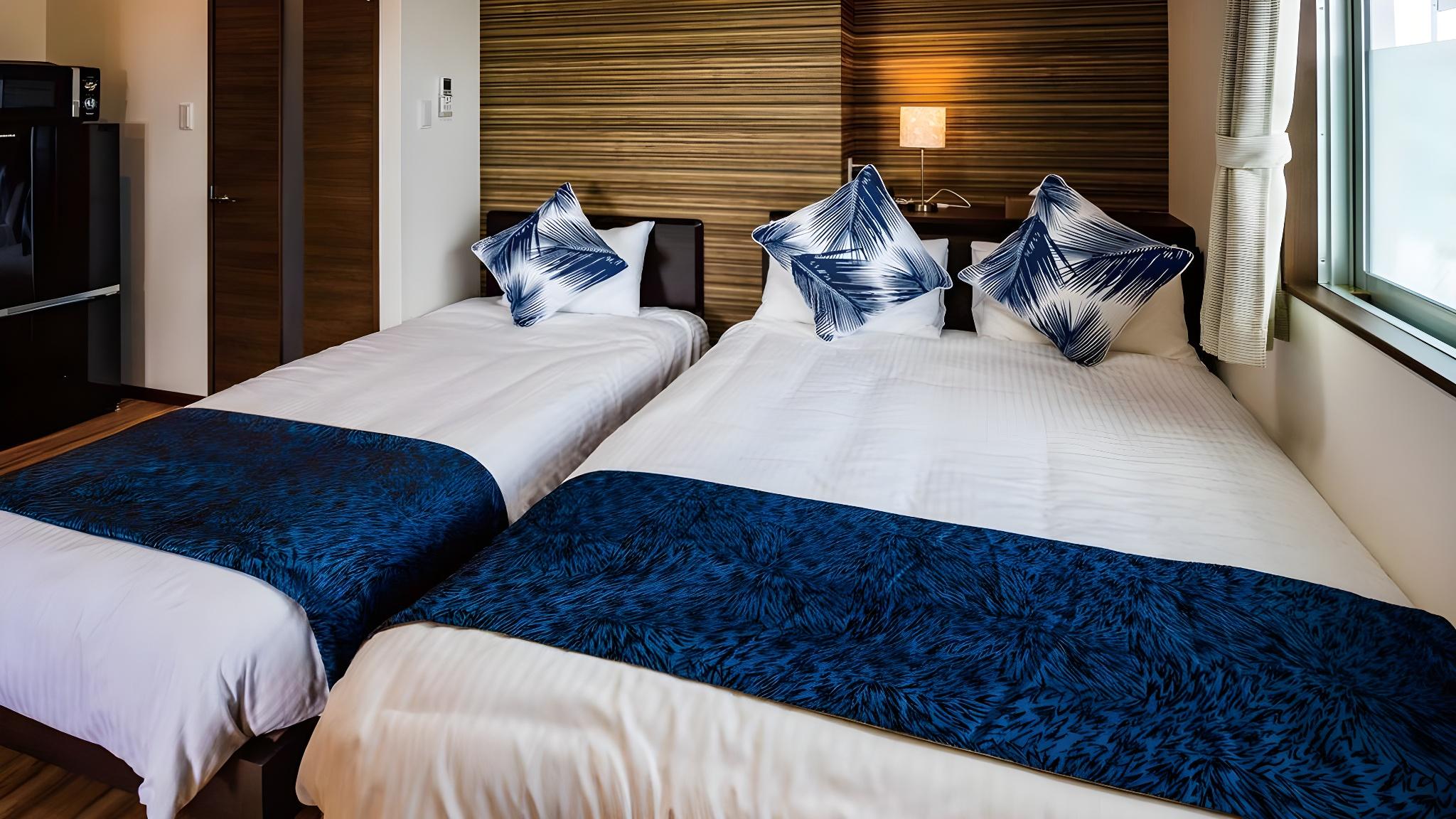 Condominium, Standard, Twin Beds, Mountain View, Ocean View, Night View