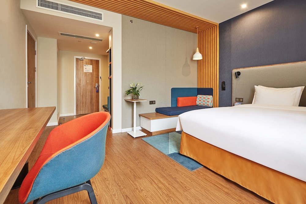 Standard, King Bed, Extra Floor Space