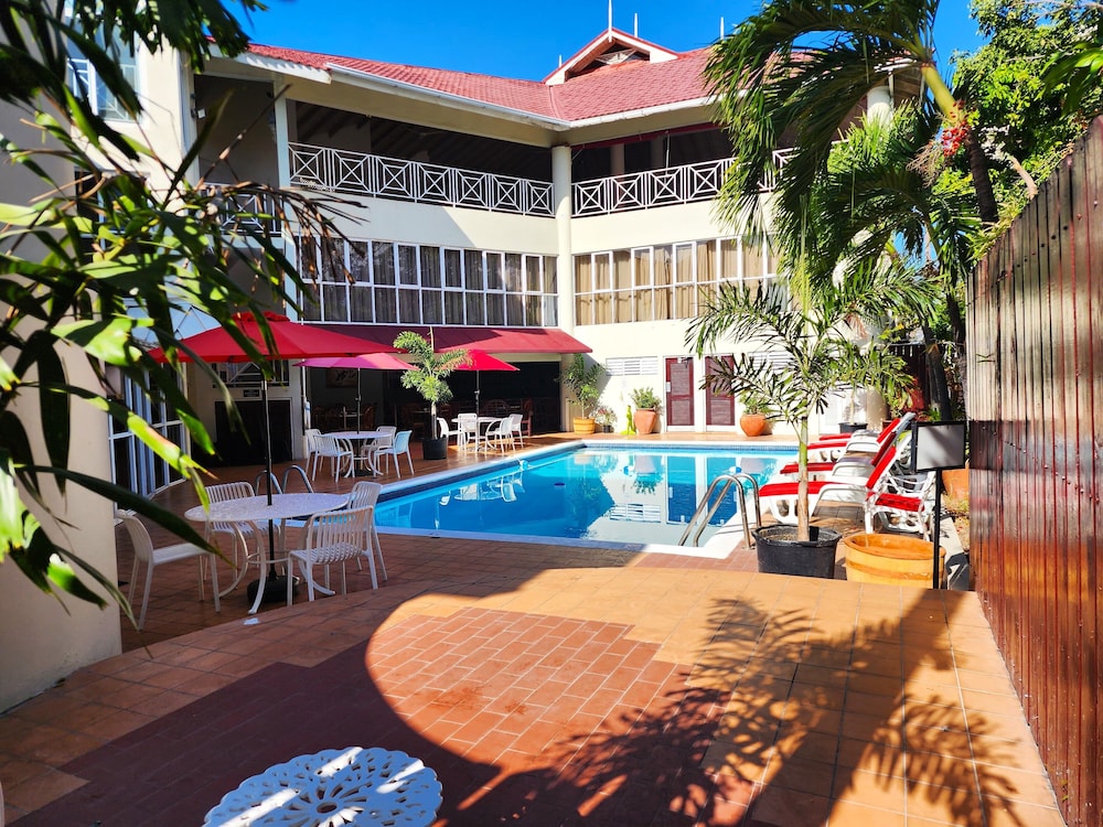 Altamont Court Hotel 64/73