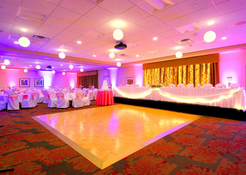 Hilton Garden Inn Rockford 8/64