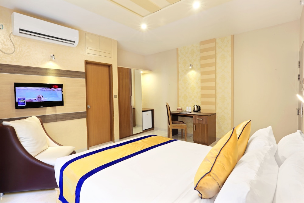 DELUXE, DOUBLE BED, SMOKING, ACCESSIBLE