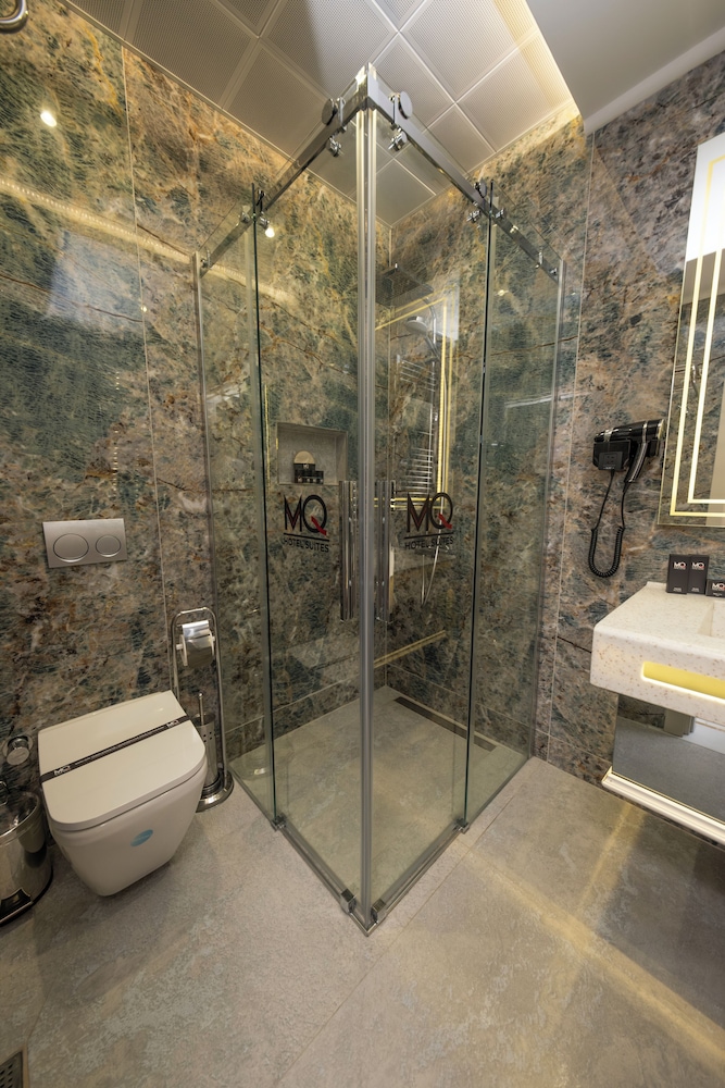 MQ Hotel Suites 55/60