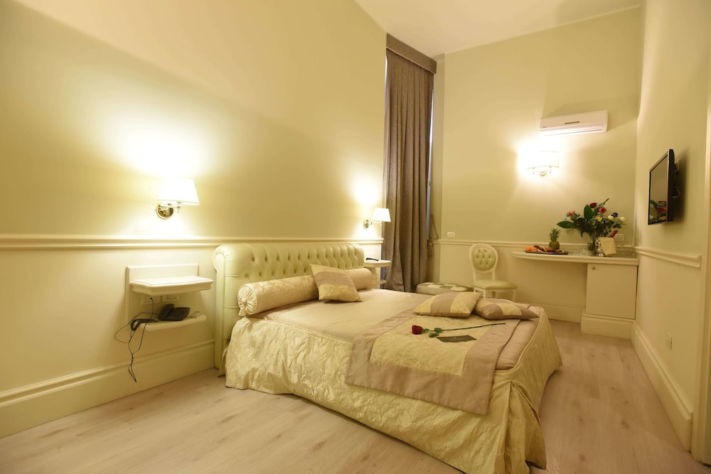 Suite Hotel Santa Chiara 12/50