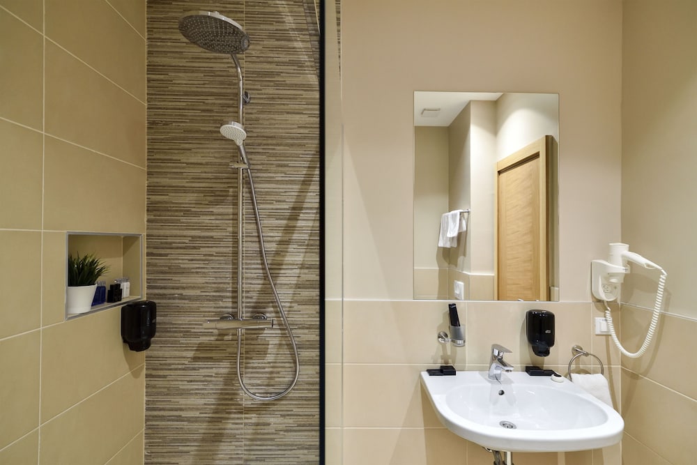Opera Garni Hotel Belgrade 43/44