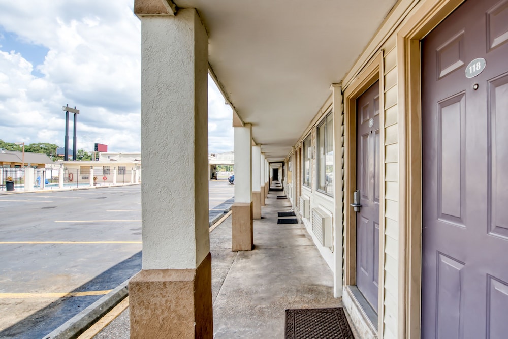 Hotel Alexandria LA - Hwy 165 29/46