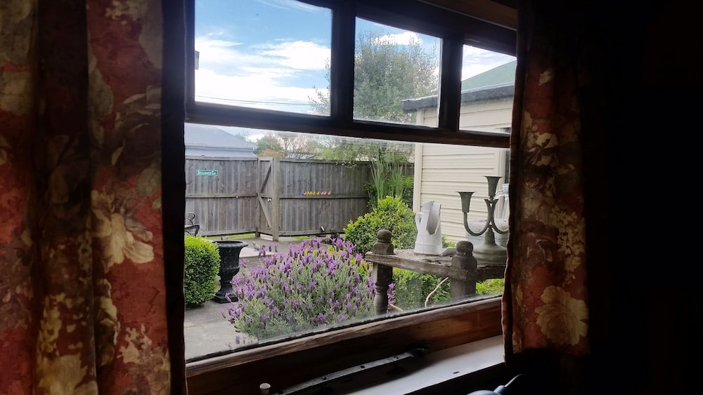 Designer Cottage 3/65