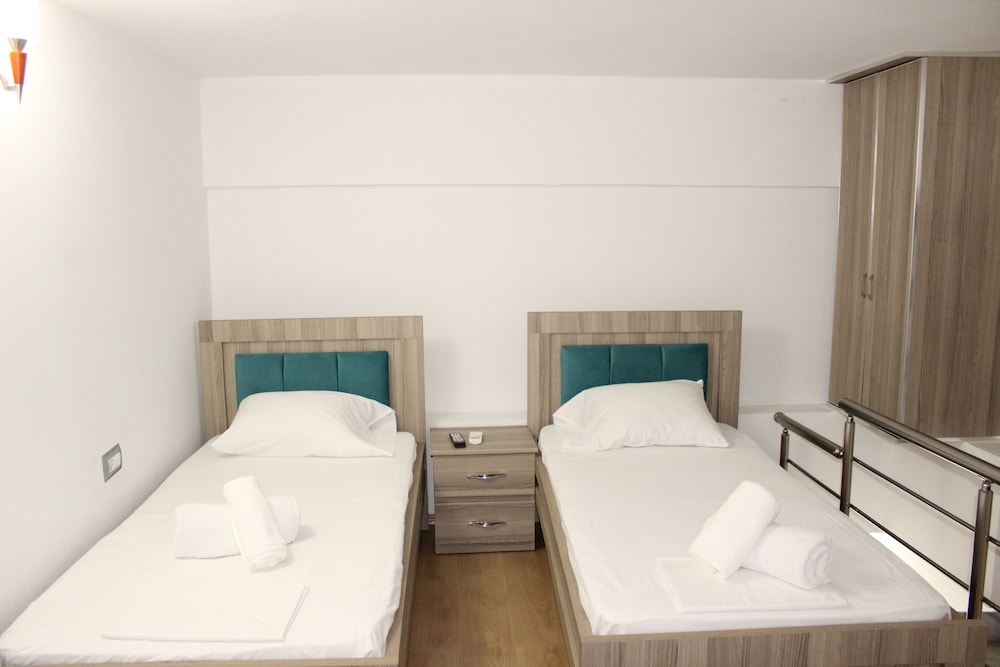 Studio, Suite, 3 Beds, Sofa
