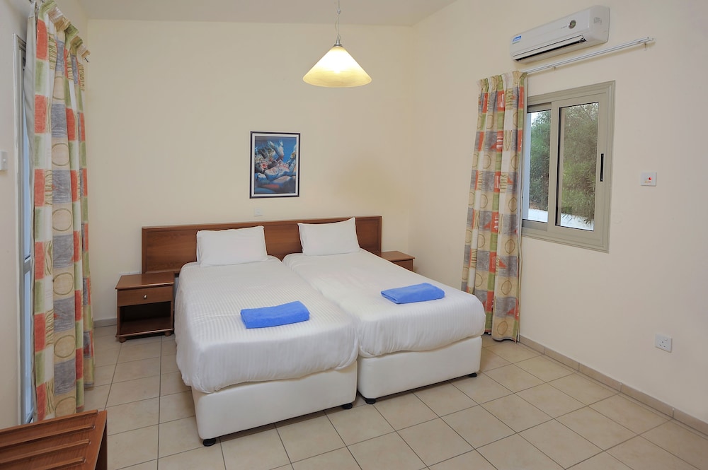 Nissiana Hotel 7/50