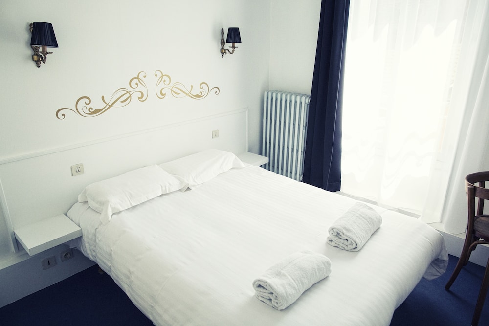 The Old Hotel Ravel 16/48