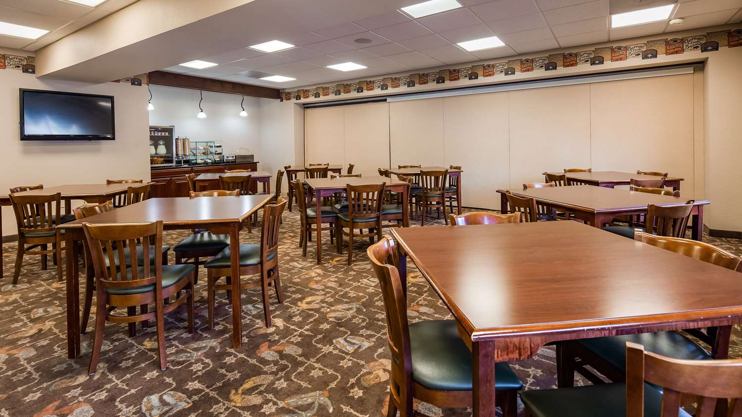 Best Western Plus Country Inn & Suites 31/35