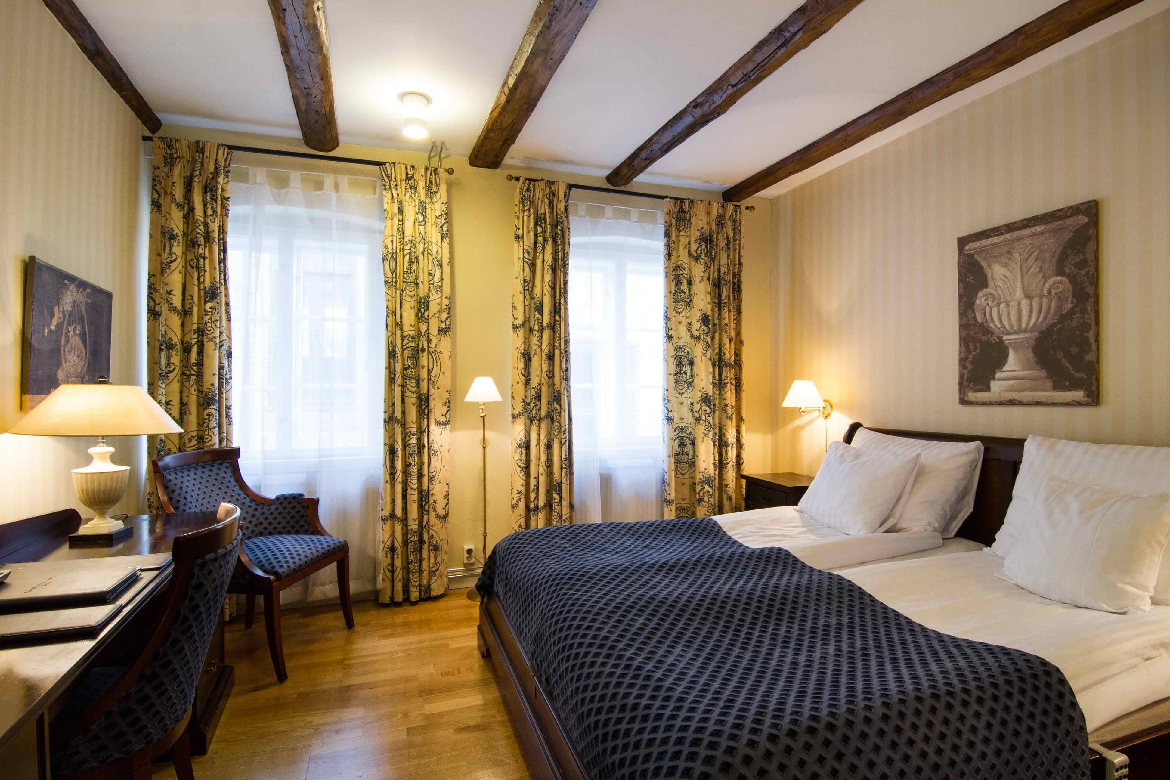 DELUXE, DOUBLE BED