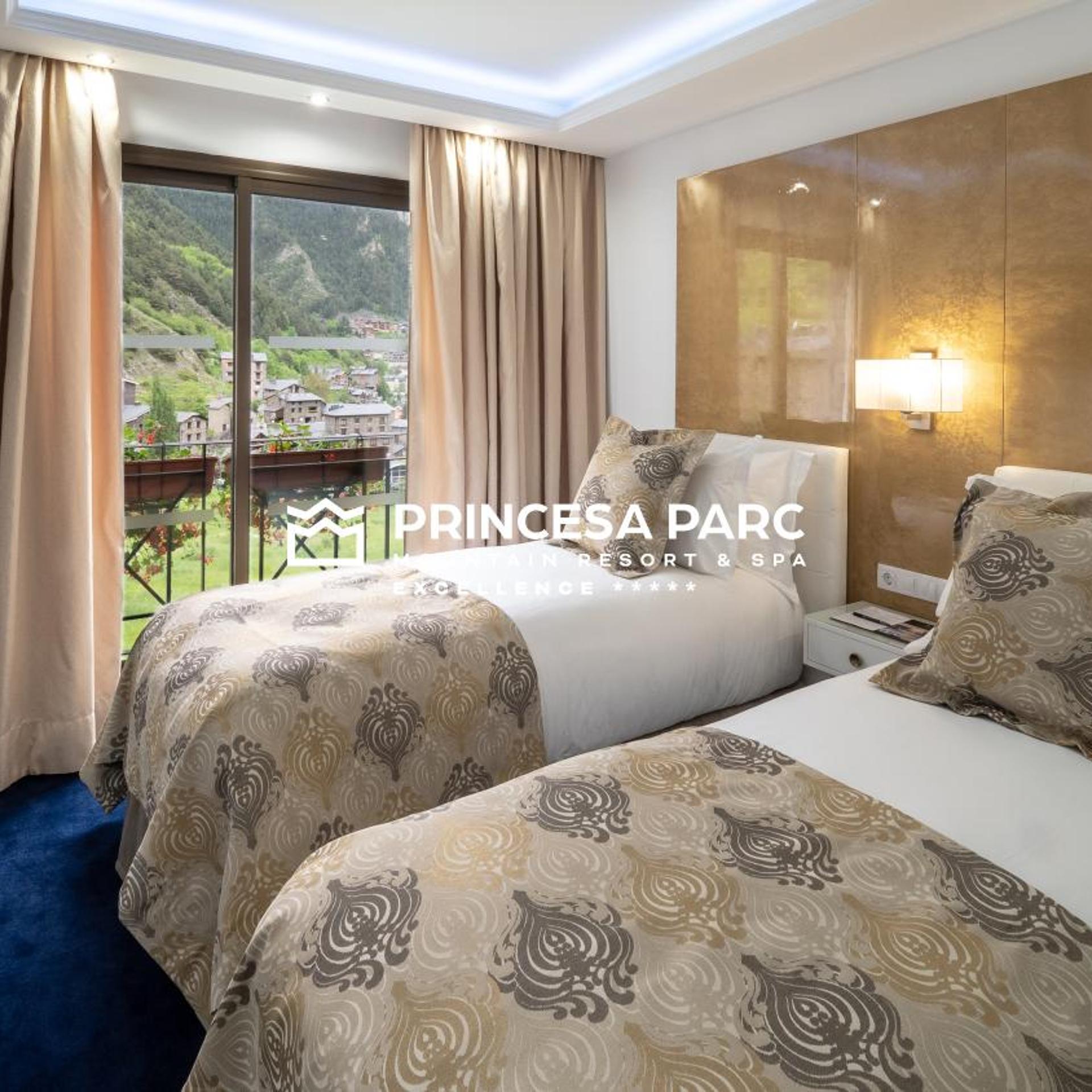غرفة رباعية بسرير فردي بإطلالة على الجبل، Diana Parc Hotel 2/6