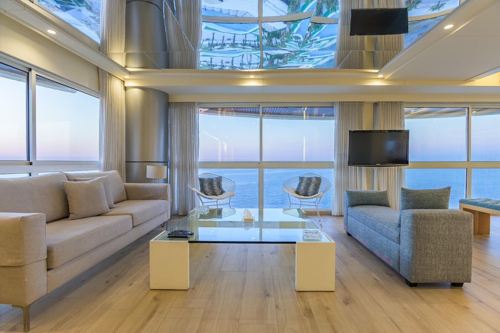 Lahoya Suites 22/50