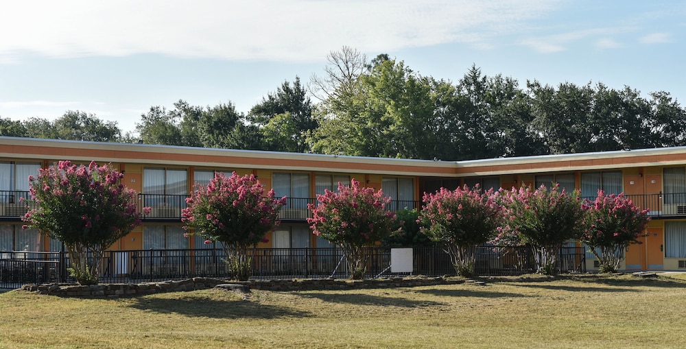 Homeplace Inn 10/51