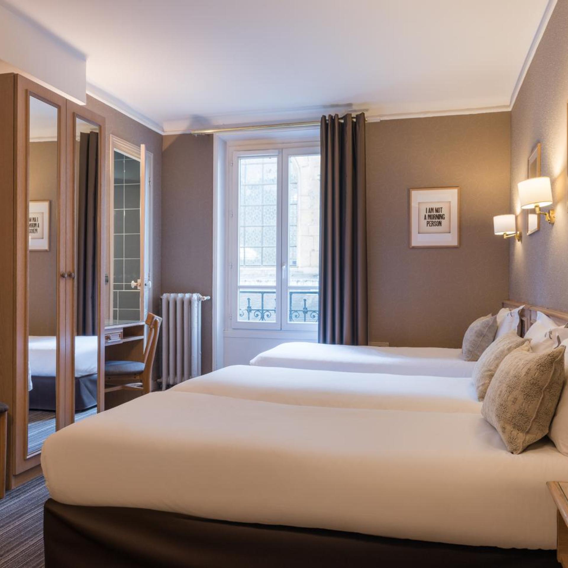 Room, Triple