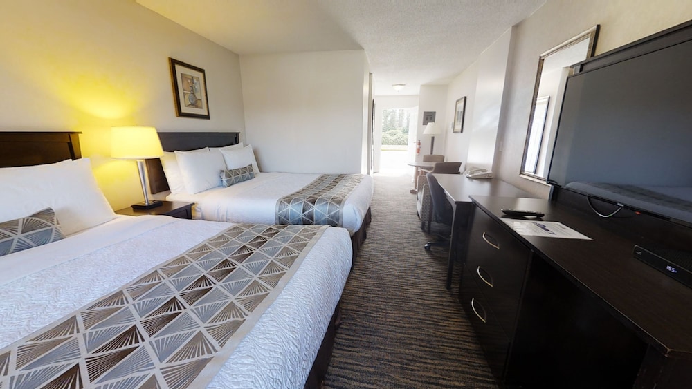Recreation Inn & Suites 14/63