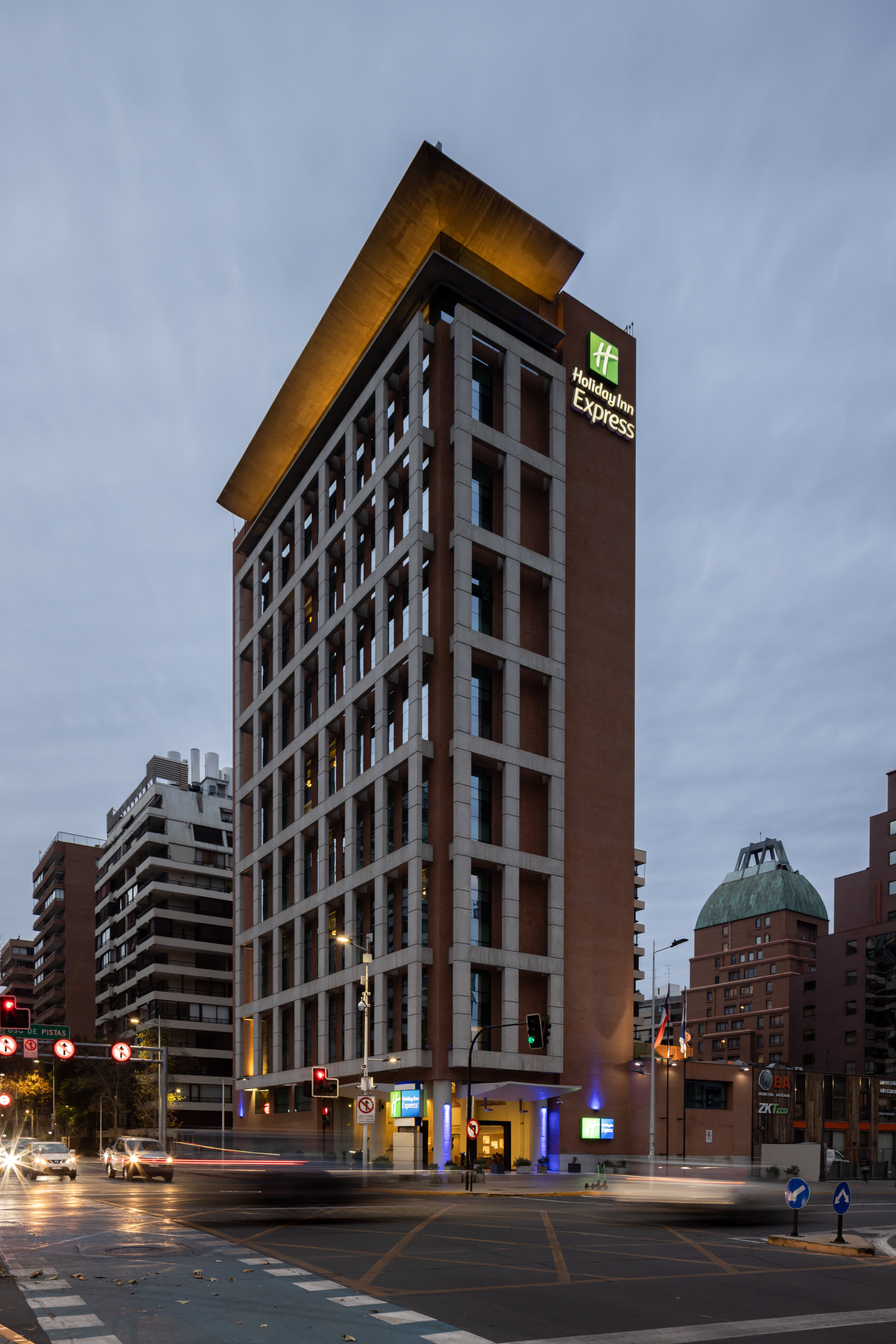 Holiday Inn Express Santiago Las Condes Former Holiday Inn Express Santiago el Golf 5/75