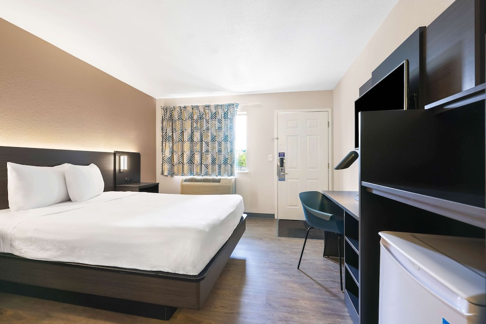 غرفة ديلوكس بسرير كوين، Motel6 Kirkland, WA - North Kirkland 2/7