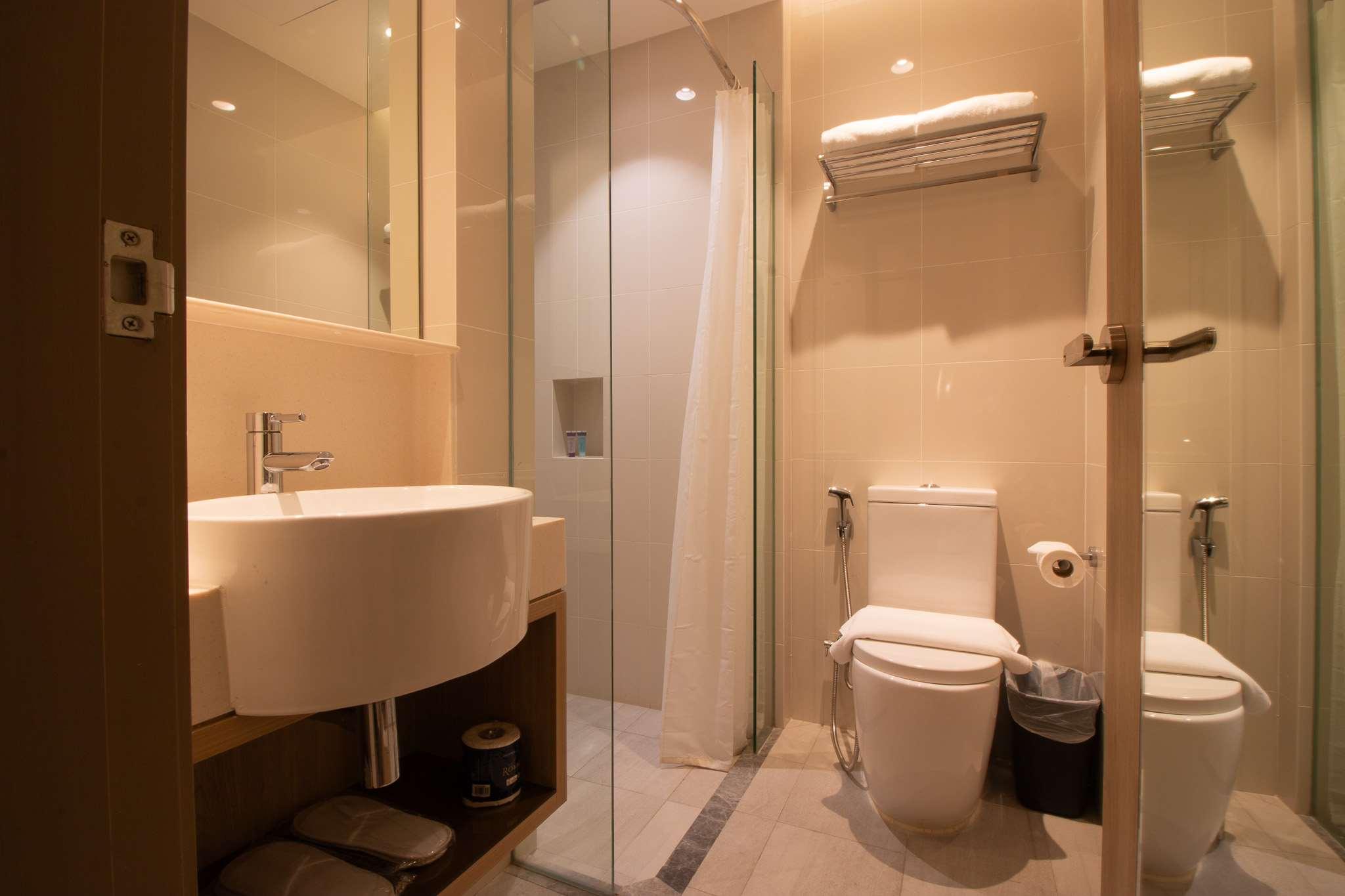 Aqueen Prestige Hotel Jalan Besar 39/42