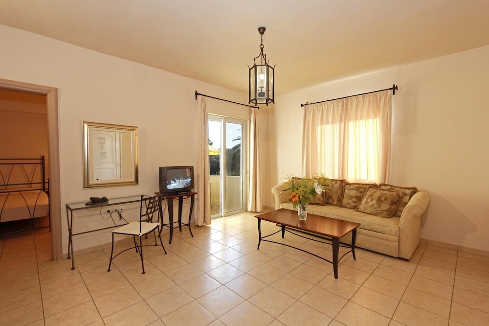 Lambrinos Suites 28/51