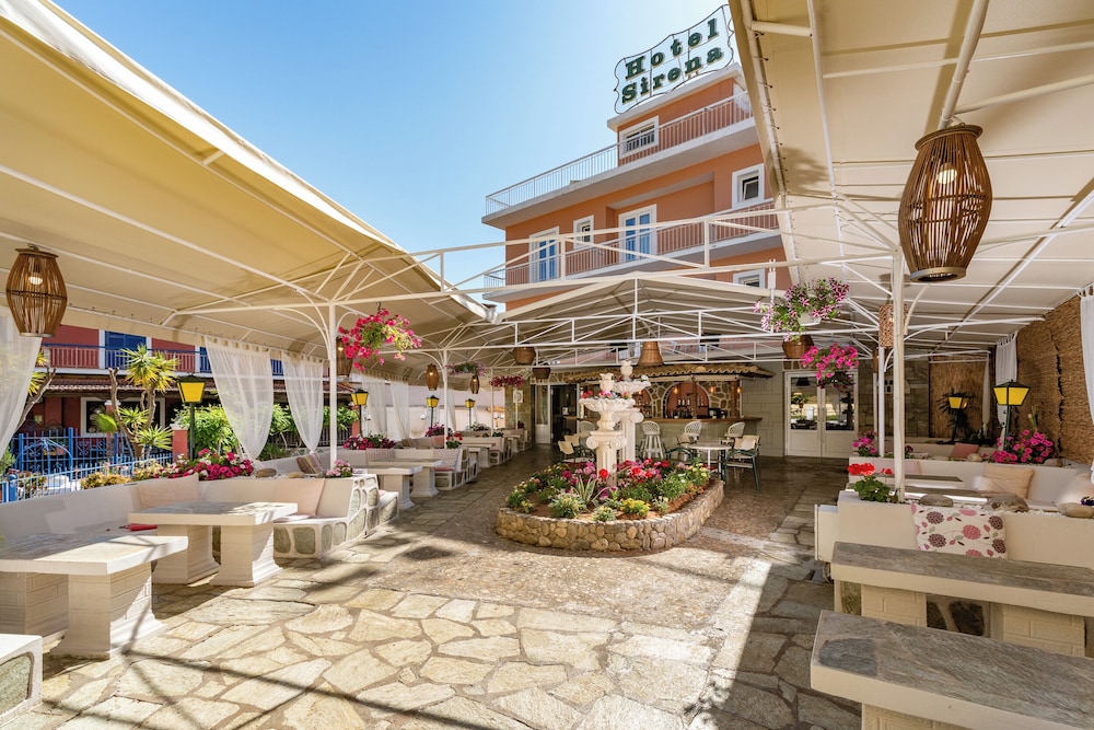 Sirena Beach Hotel 52/56