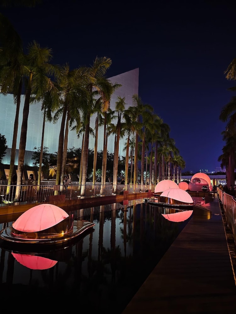 New Cosmos Hotel 16/17