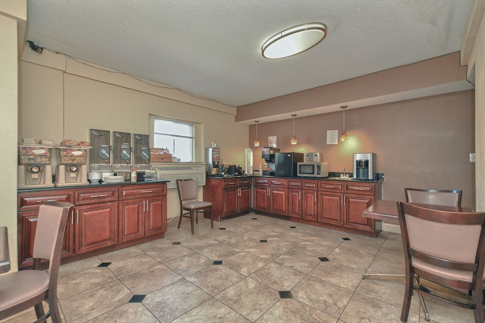 Red Carpet Inn Stamford, CT 8/54