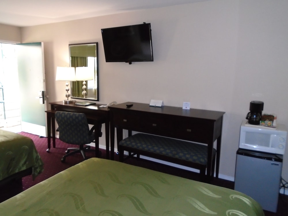 Scottish Fairway Inn 23/37