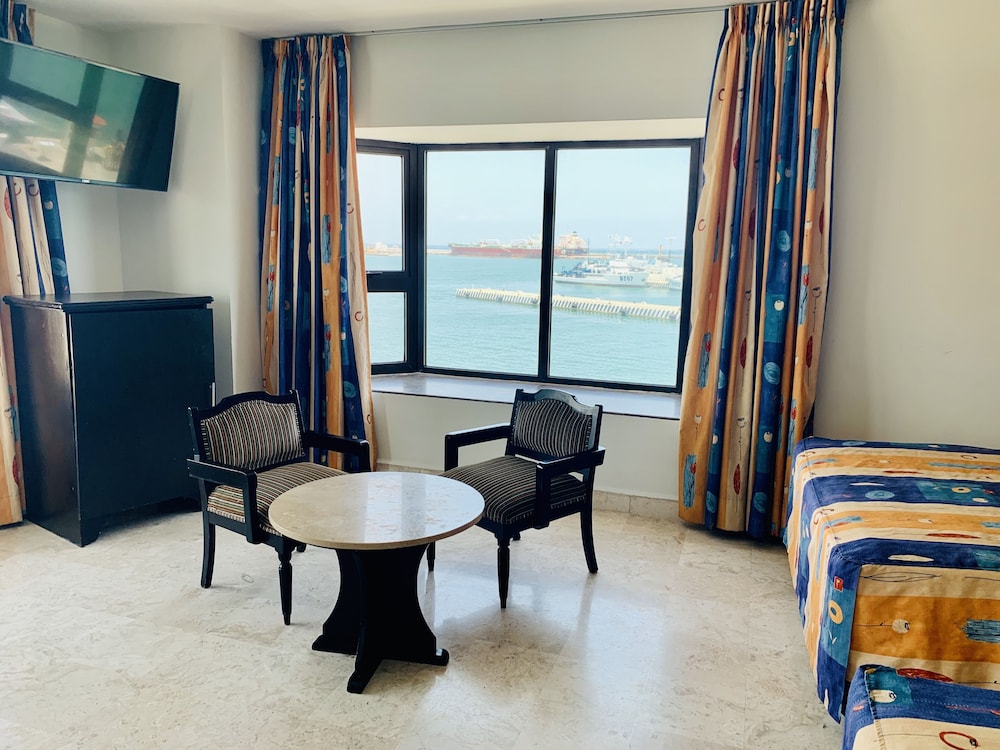 Mar y Tierra Hotel 32/48