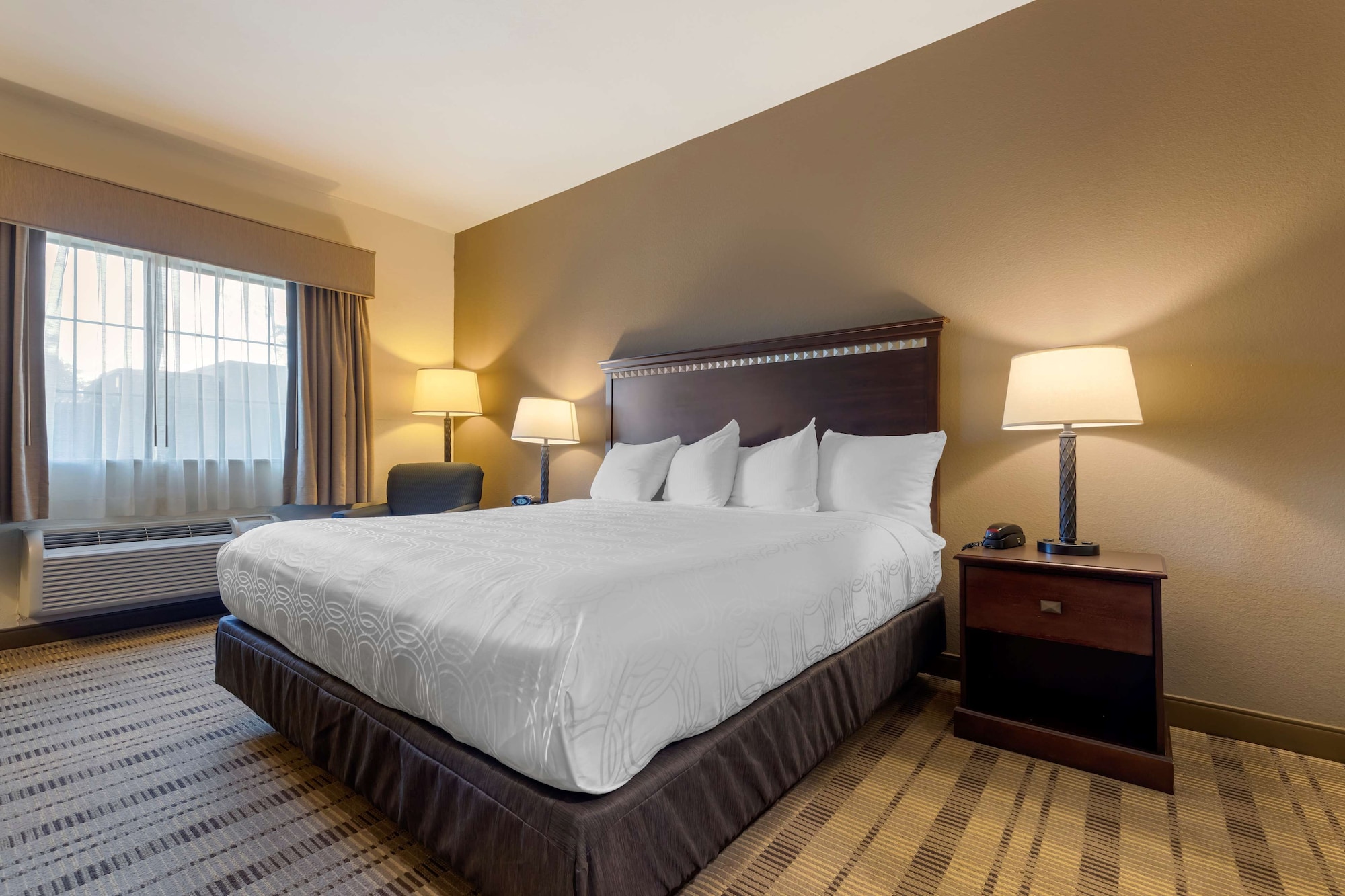 جناح بسرير كينج، Best Western La Grange Inn & Suites 2/3