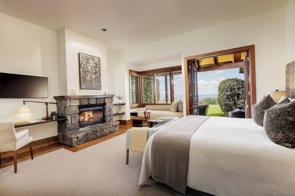 Lodge, Suite, King Bed, Accessible
