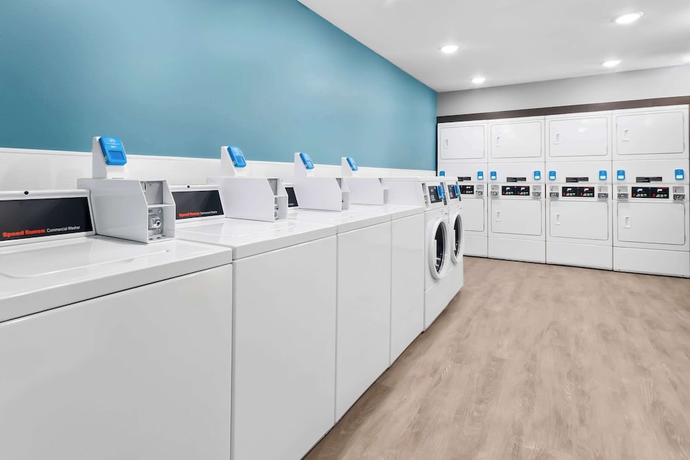 WoodSpring Suites Pensacola West 19/28