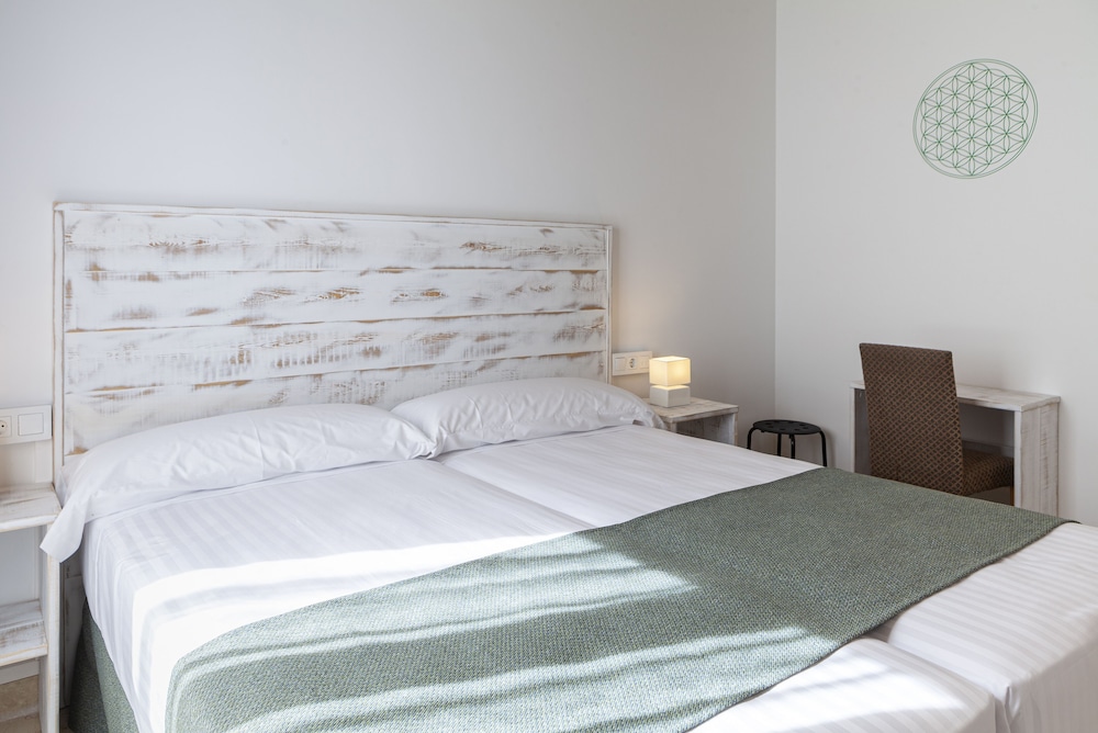 Ad Hoc Vitae Retreats & Health 6/20