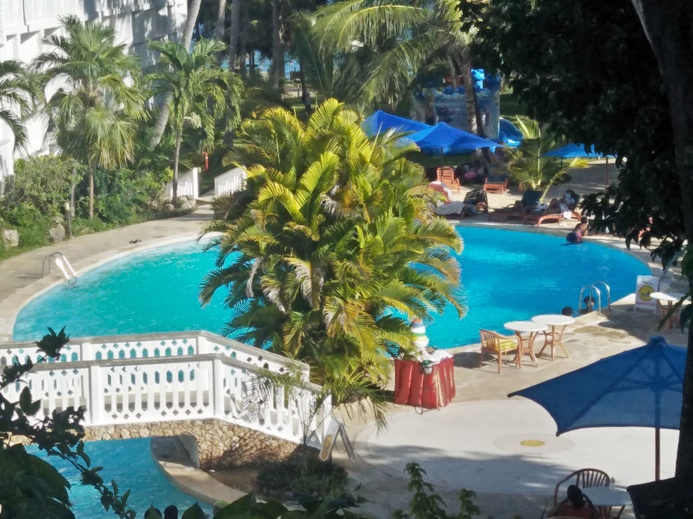 Travellers Beach Hotel and Club 46/50