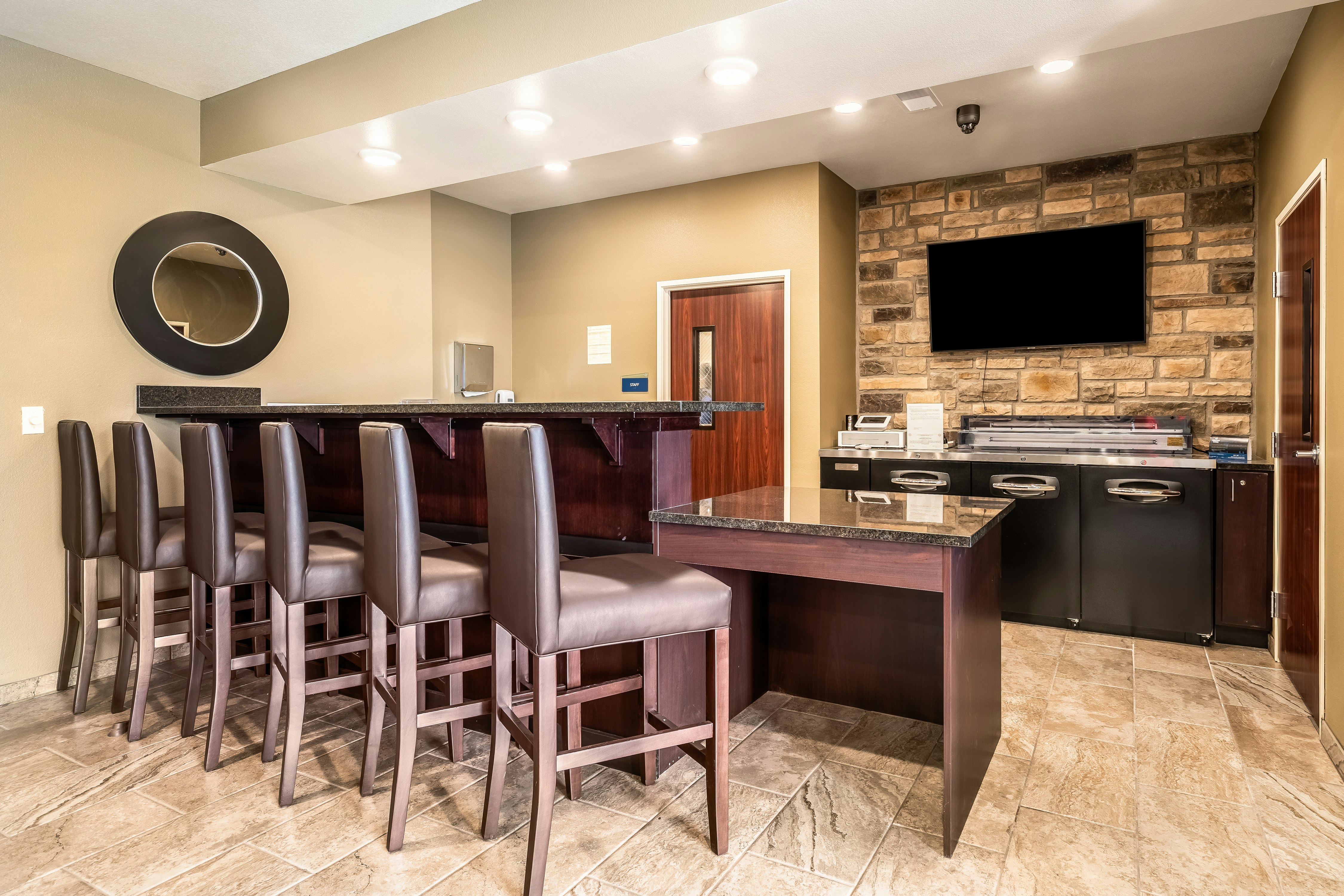 Cobblestone Inn & Suites - Kermit 45/48
