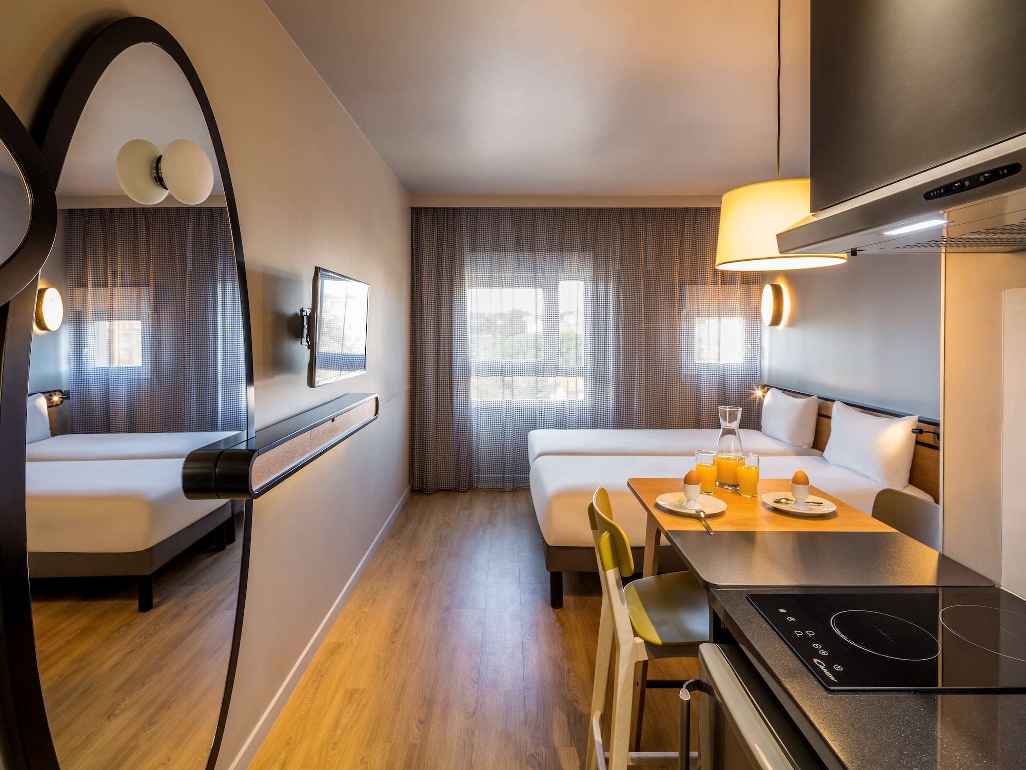 STUDIO, DOUBLE BED
