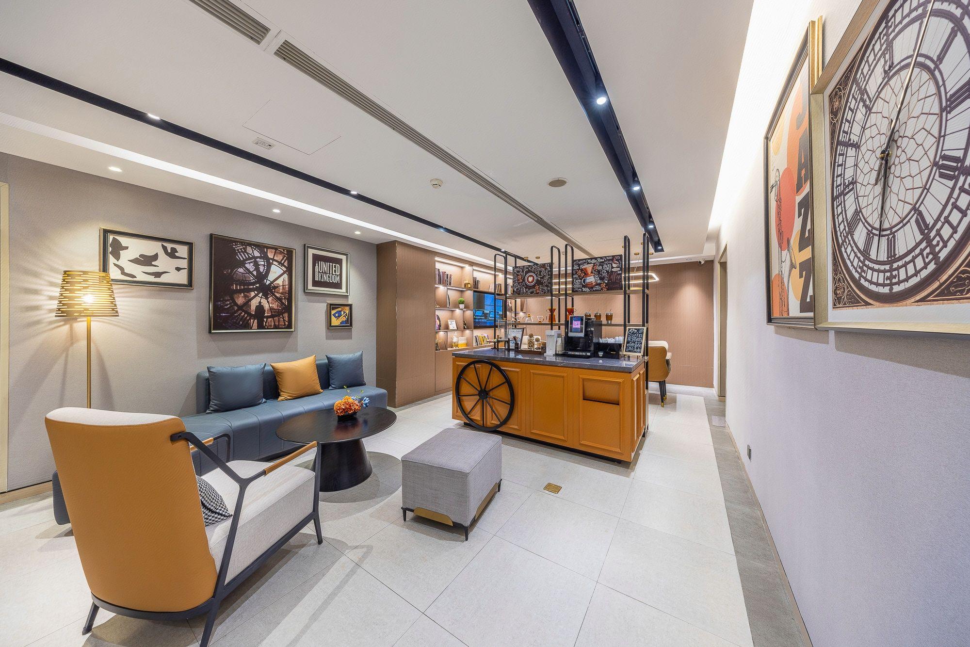 Home Inn Plus (Lanzhou Zhangye Road Xiguan Metro Station) 12/39