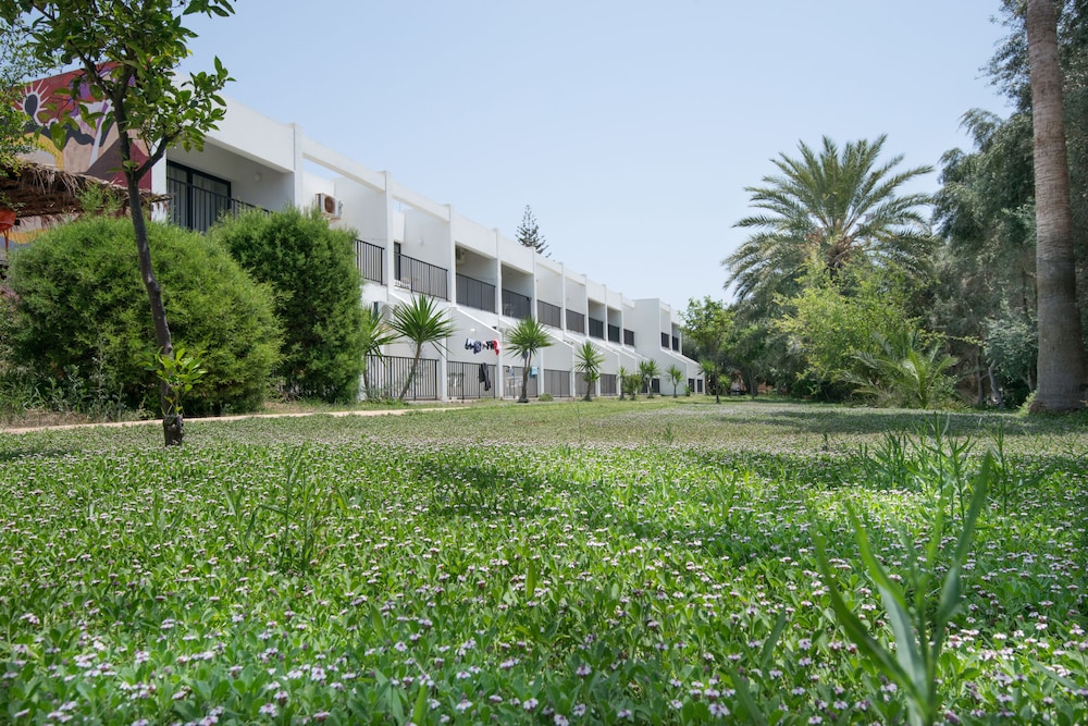 Kkaras Hotel 65/68