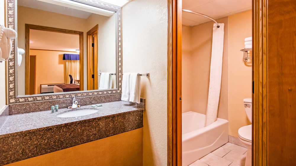 SureStay by Best Western Kansas City Country Inn North 14/46