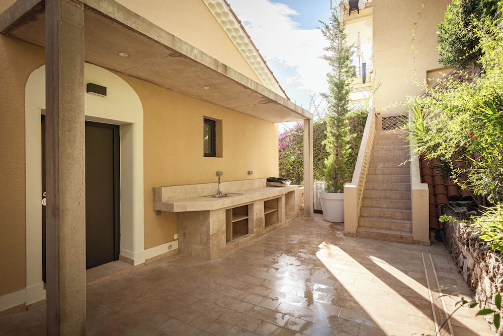 Hotel Le Roquebrune 44/50