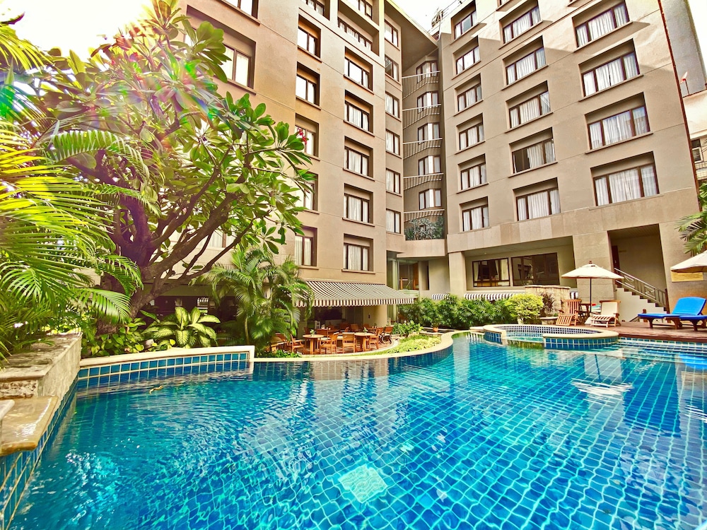 西隆宁静酒店(Silom Serene Boutique) 图片1